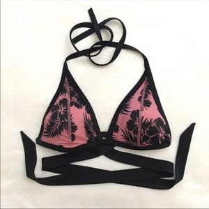 NWOT M VS PINK Strappy Bikini Top